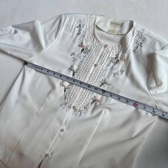 Vintage Christie and Jill White Embroidered Pearl Buttons Blouse - Picture 7 of 7